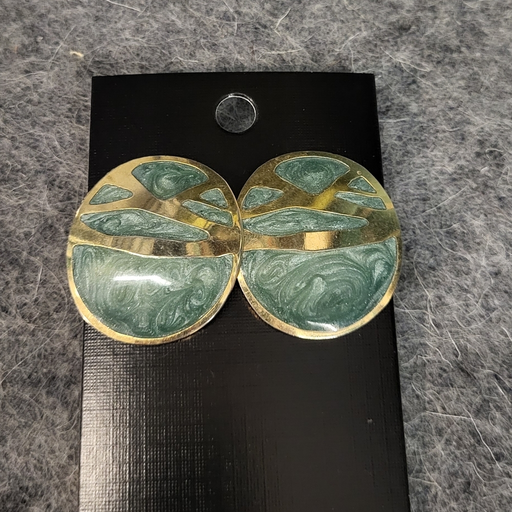Clearancr Sale! Vintage green and gold metal earrings